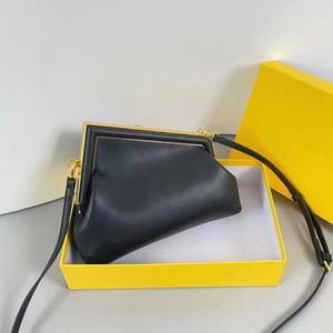 Designer schräge Kreuztaschen Damenmode Umhängetasche Top Luxus Super große Metallschnalle Lammleder Echtleder Handtasche