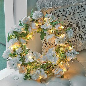 ライトローズ デイジー ひまわりの花の葉のクリスマスガーランドのぶら下がりウェディング保育園の壁窓の装飾光Q0812