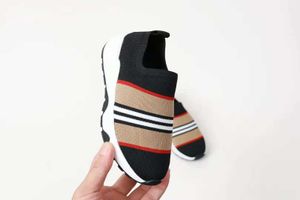 Skórzana Baby Boy Projektant Buty Dla Dzieci Fantazyjne Odkryty Sneakers Kid Fashion Sport Gym Football Boots EU 26-35 Wyślij z pudełkiem