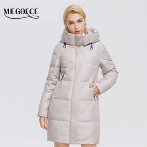 ミエゴフェウス冬の女性ミッドレングスコートフード付きデザインの暖かくて防風パーカージッパールースレディースジャケットD21647 210923