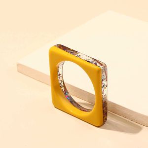 Guanlong Glänsande indiska mode geometriska armband Bangles för kvinnor 2021 Koreanska akrylharts Anpassade charms Bangle med designer Q0719