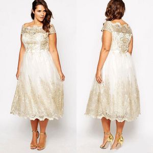 Koronkowa aplikacja Plus Size Prom Dresses z Rękawami Cap Square Neckline A-Line Formalna sukienka Herbata Długość Tulle Suknie Wieczorowe