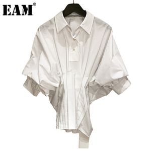 [EAM]女性ホワイトビッグサイズプリーツショートブラウスラペルバットスリーブルーズフィットシャツファッションスプリングサマー1DD7149 210512