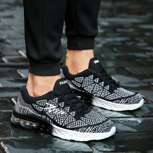 2021 Projektant Buty do biegania dla mężczyzn Kobiety Niebieski Szary Czerwony Moda Męskie Trenerzy Wysokiej Jakości Sporty Outdoor Sneakers Rozmiar 35-45 ZM