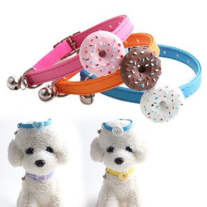 Cat Collar Prowadzi Małe Pies Metal Klamra Pu Z Bell Macaron Donuts Collar Fancy Naszyjnik Psy Kitten Neck Strip Pet Puppy Akcesoria