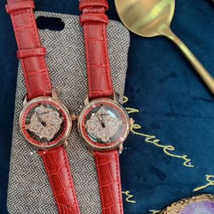 Armbanduhren Mode rote Frauen Kristalle spinnen Uhren personalisierte transparente Poker rotierende Armbanduhr wasserdichtes echtes Leder