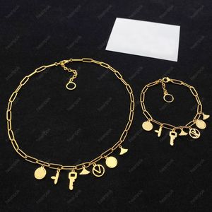 Frauen Designer Armband Gold Halskette Luxurys Schmuck Mode Buchstaben Kette Link Schlüssel Anhänger Hochzeit Party Ornamente Heanpok Halsketten Sets