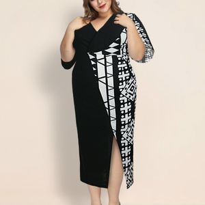 Plus Size Women Black White Patchwork Dress Print V Neck Halv Ärm Split Midi Kontrastfärg Vintage Retro Modest Klänningar 5XL 210416