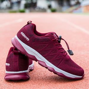 2021 Designer de tênis para mulheres Rose Moda Vermelha Treinadores das Mulheres Alta Qualidade Ao Ar Livre Sports Sneakers Tamanho 36-41 Wm