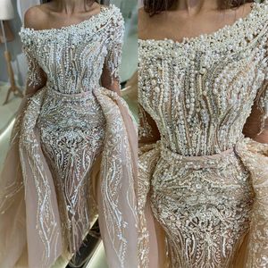 Luxury Pearls Mermaid Bröllopsklänningar med Overkirt Beading Full Perals Off Shoulder Långärmade Bröllopklänningar Elegant Bröllopsklänning Robes de Mariée