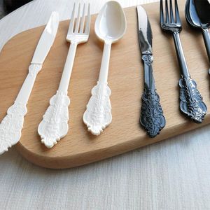 Tek kullanımlık yemek takımı 12pcs 4Sets Renkli Plastik Çatal Teşhis Sofra Setleri 4 Bıçak Kaşık Çatalları Düğün Doğum Günü Partisi Eko