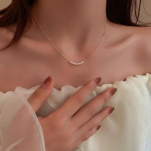 Hängsmycke Halsband Kofsac Korean Fashion Tunn Chain Halsband för Kvinnor Guldfärg Smycken Små Pearl Lady Glamorös Alla hjärtans daggåva