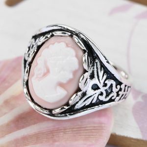 Cluster Rings Vintage For Women Carved Cameo Queen Head Portrait Finger Ring Classic Design Charm Jewelry Female Accessoires Gift