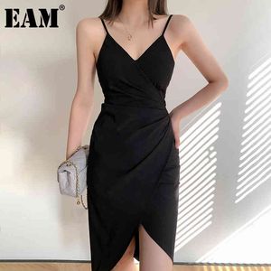 [EAM] Women Black Asymmetrical Pleated Dress V-Neck Spaghetti Strap Loose Fit Fashion Spring Summer 1DD6254 21512