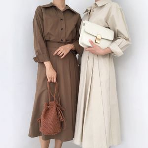 [EWQ] Bohemian Long Sleeve Brown Long Pleated Dresses Korea Turn-down Collar Three Buckles Leisure Ladies Shirt Dress QK95412 210423