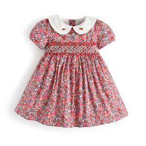 Kinder Mädchen gesmokt Blumenkleid Säugling Vintage Kleider Kleinkind Spanisch Smocking Kleid Kinder Kittel Kleidung Perter Pan Kragen Q0716