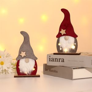 Decorações de Natal LED Luminous Felleless Homem Antigo De Madeira Ornaments HOTEL Janela Layout