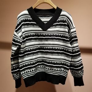 Women's Fashion Long Sleeve V-Neck Retro Striped Jacquard Knit Pullover Casual Short Top Sweater 210521