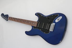 Chitarra elettrica blu zaffiro con tastiera in palissandro, battipenna nero, hardware cromato, servizi personalizzati