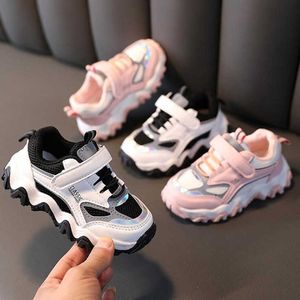 Barn Casual Shoes Soft Sole För Baby Boys och Girls Sport Sneakers Vår Höst Barnskor Andningsbara Anti-Slip Shoes G1025