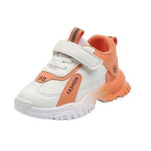 Primavera Nova Respirável Sapatos de Esportes Crianças Little Student Shoes Flat com meninos Sneaker Sapatos Meninas Chunky Sneaker D09193 210329