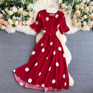 NEPLOE Polka Dot Sukienka Kobiety Francuski V Neck Krótki Rękaw Ladies Vestidos Lato 2021 Elegancka koronka Slim Talia Kobiece Suknie Y0726