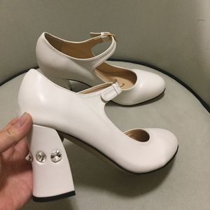 2024 Ladies Cowsin skórzana Chuncky 8,5 cm Dyspon Buty Sprężyna jesień Mary Jane Sandały z klamrą Diamond Okrągłe palce ślubne Rozmiar 35-43