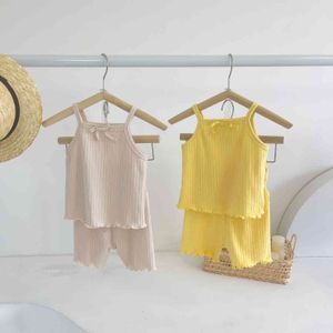 Toddler baby flicka mode luftkonditionerade sommar kläder set solid mjuk ärmlös camisole + barn bomull randig shorts byxa 2st 210413
