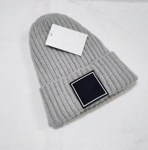 Berretti invernali all'ingrosso di alta qualità Cappelli Berretti da donna e da uomo con pompon in vera pelliccia di procione Berretto da ragazza caldo snapback pompon beanie 6795