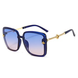 Oversize Luxury Little Bee Solglasögon Kvinnor Vintage Metal Big Sun Glasses Kvinnlig Square Oculos Gafas Lentes de Sol