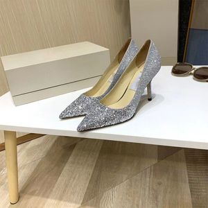Tasarımcı moda yüksek topuklu sığ ağız deri tek ayakkabı gümüş bayanlar için sivri burun ve stiletto ile kayma
