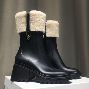 2021 우수한 품질 럭셔리 디자이너 여성 반 부츠 혼합 컬러 양모 사각형 발가락 Rainboots Chunky Heels 플랫폼 신발 전투 Ankle Boot Martin Booties Womens