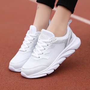 Toptan 2021 Tenis Erkek Kadın Spor Koşu Ayakkabıları Süper Işık Nefes Koşucular Siyah Beyaz Pembe Açık Sneakers EUR 35-41 WY04-8681