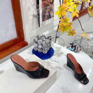 Kilade sommarflickor tofflor Sandaler High Heeled Casual Mules Shoes 2022SS Stone Prints Leather Ladies Gladiator Dress Wedding Sandal Slides Shoes Party Pumps