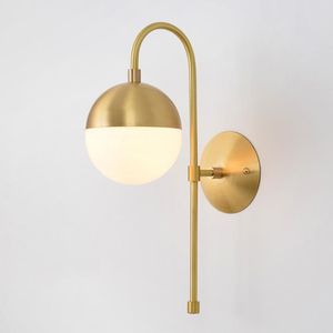 Lâmpada de parede Moderna Bem Bedside Nórdico Meia Rodada De Vidro De Cobre Bola Sconce Luzes Para Sala de Estar Luminária Luz do Aisle