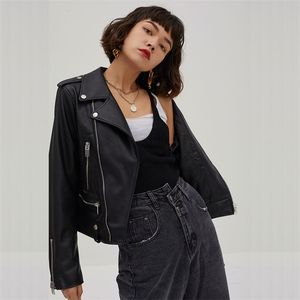 女性のための春の秋の革のジャケット女性バイカーのモトショートコートレディースブラックリベットパンクスタイルのoutwear woman Street Jacekts 210525