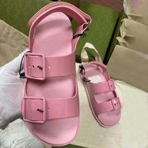 2021 Top Designer Women Women Straps Sandals Fashion Summer Ladies Flats Slippers Beach Slippers آخر امرأة عرضية مع صندوق كبير الحجم 35-46