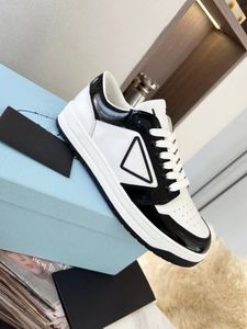 2022 Mäns Fashion Luxury Designer Casual Skor District Leather Sneakers Triangle Bekväm Andningsbar Lågskuren Flat Skor Trend 38-44 Storlek