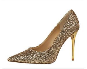 Новые весенние женщины насосы высокие тонкие каблуки указанные носки металлические украшения сексуальные свадьбы свадьба женская обувь золото высокие каблуки