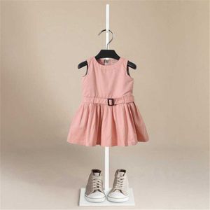 Ny baby flicka klänning 2020 Sommar ärmlös festkläder toddler kronblad dekoration händelser födelsedagdöd klänningar 3-7y q0716