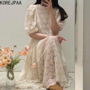 Korjpaa Kvinnor Klänning Korea Fashion Chic Gentle Temperament O-Neck Loose Lace Crochet Bubble Sleeve Big Pendule Long Vestido 210526