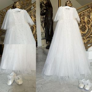 白い花の女の子の結婚式の半袖レースのビーズの赤ちゃんの女の子のフィアオールの長さ線拝領のドレス