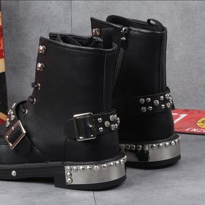 Rivet Boots New Black 2022 Zimowe plamki płaskie obcasowe okrągłe głowa kleju Martin Zapatos Hombre B34 919