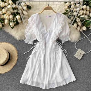 Nettes Retro-elegantes Kleid koreanische Frauen-Sommer-süße gekräuselte dünne kurze Puffärmel kleiner weiblicher Trend 210420