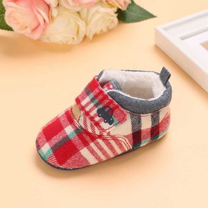 2021 New Baby Boy Baby Boots Winter Fashion Lattice Cotton Keep Warm Anti-slip Sole Newborn Toddler First Walkers Shoes 0-18m G1023