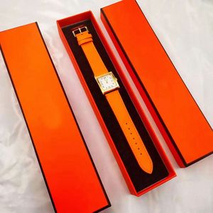 Weißer Kompass großhandel-2021 Modedesigner Womens Uhr Orange Quarz Bewegung Hohe Qualität Leder Frauen Armbanduhren Montre de luxe mit Oranges Box