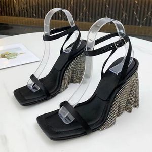 Letnie Runway Fringe Sandals Kobiety Kryształ Rhinestone Wąski zespół Wysokie Obcasy Praty Bankieta Elegabt Sukienka Buty 2021