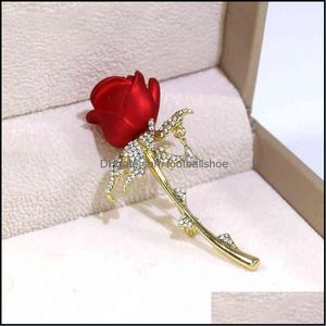 Pins, broscher Smycken Factory Outlet Brosch Korean Fashion High Quality Red Rose Exquisite och Beautif Rhinestone Crystal Flower Clothing A