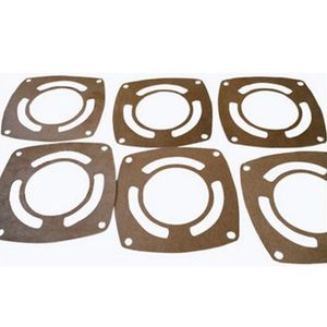 The cover plate of automobile engine is padded with sealing rubber gasket to prevent oil leakage