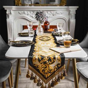 Corridori da tavolino da caffè in velluto morbido di lusso con rettangolo di nappe pesanti Decorazioni per la casa Regalo per feste Runner Gold Bee Print 210628